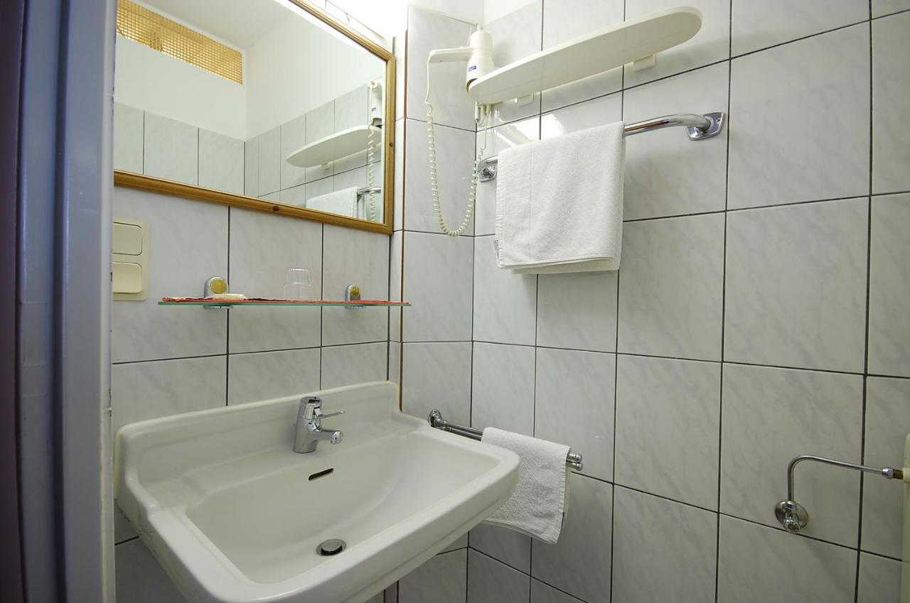 Hotel Haus Isenburg Neu-Isenburg Eksteriør billede