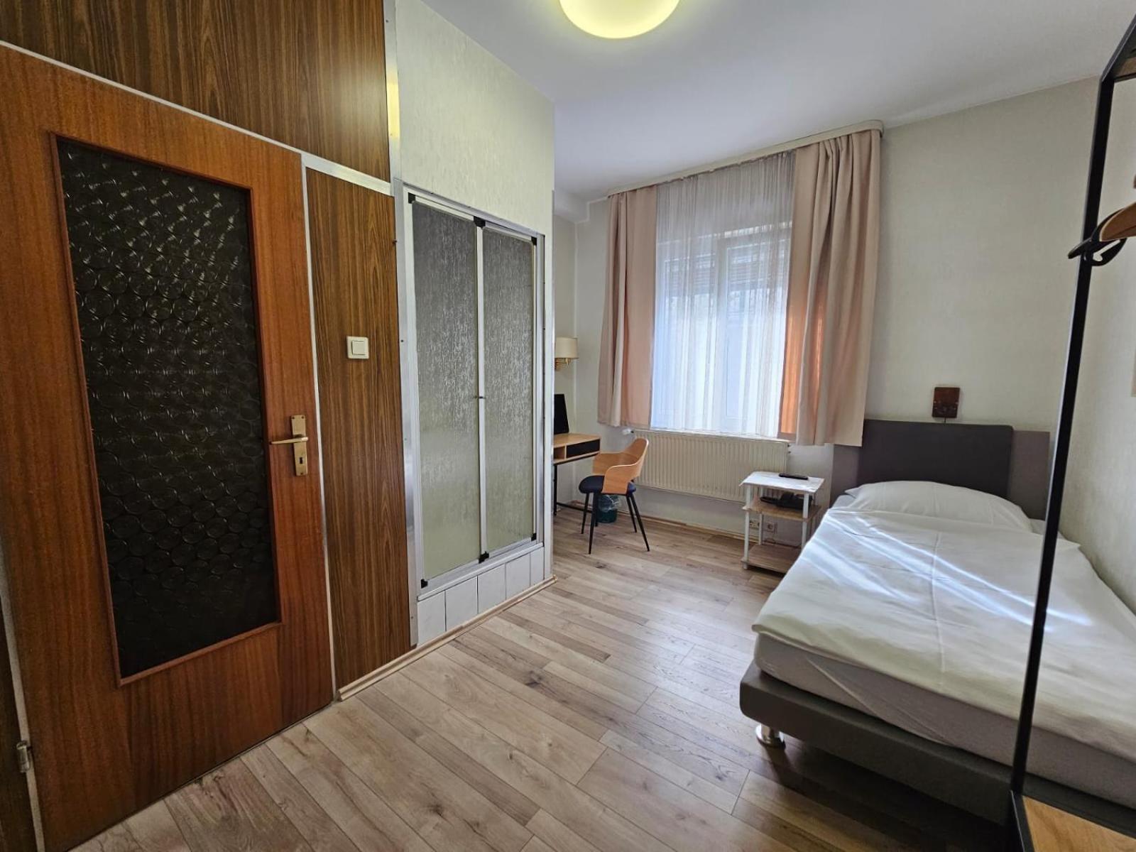 Hotel Haus Isenburg Neu-Isenburg Eksteriør billede