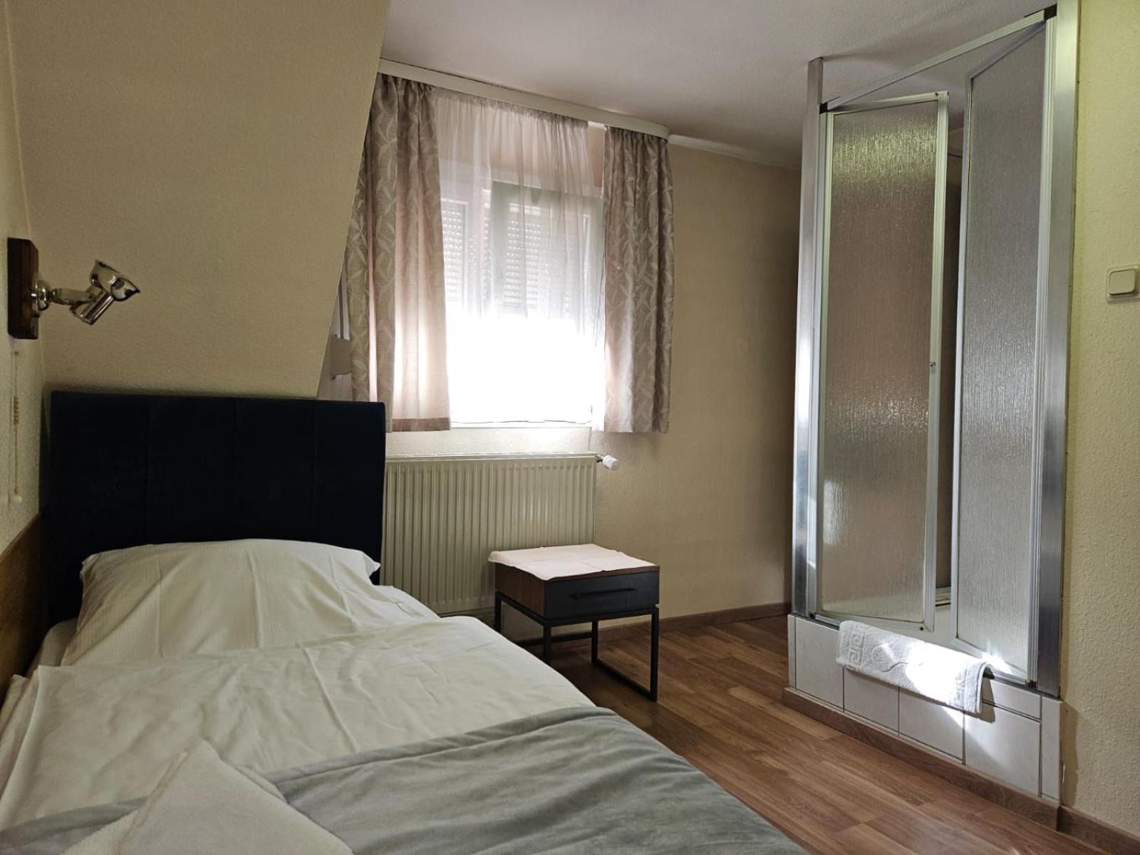 Hotel Haus Isenburg Neu-Isenburg Eksteriør billede